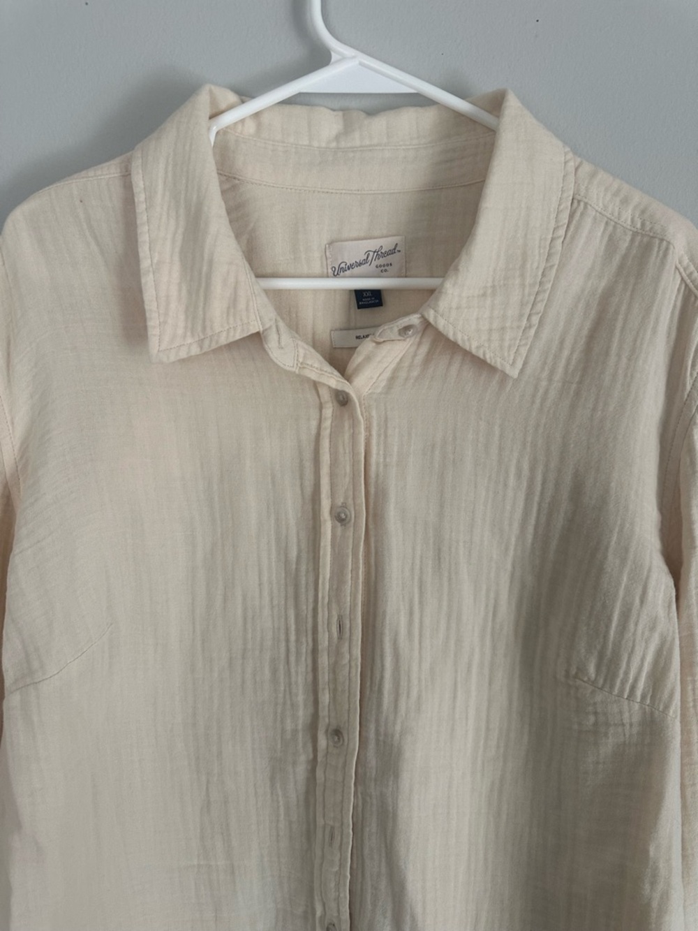 Universal Thread Women's
Relaxed Fit Long Sleeve Gauze
Button-Down Shirt